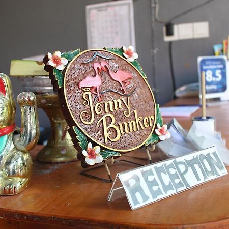 Jenny Bunker Homestay Кута Екстериор снимка